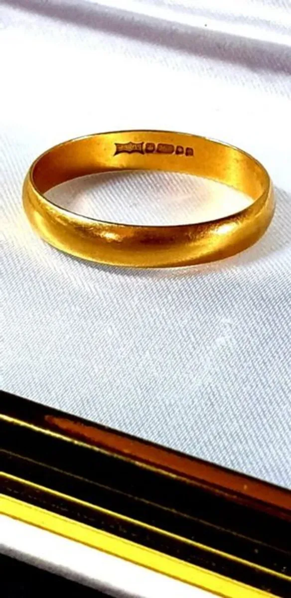 Vintage 18k Gold Wedding Ring - Image 3