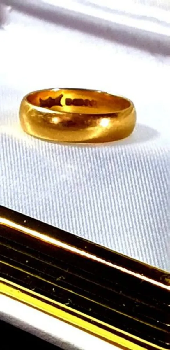 Vintage 18k Gold Wedding Ring - Image 2