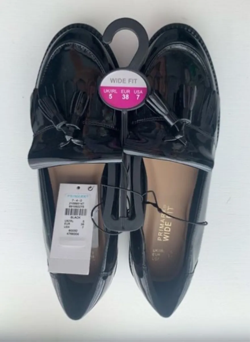 BRAND NEW Black Patent Loafers / Shoes: Size 5