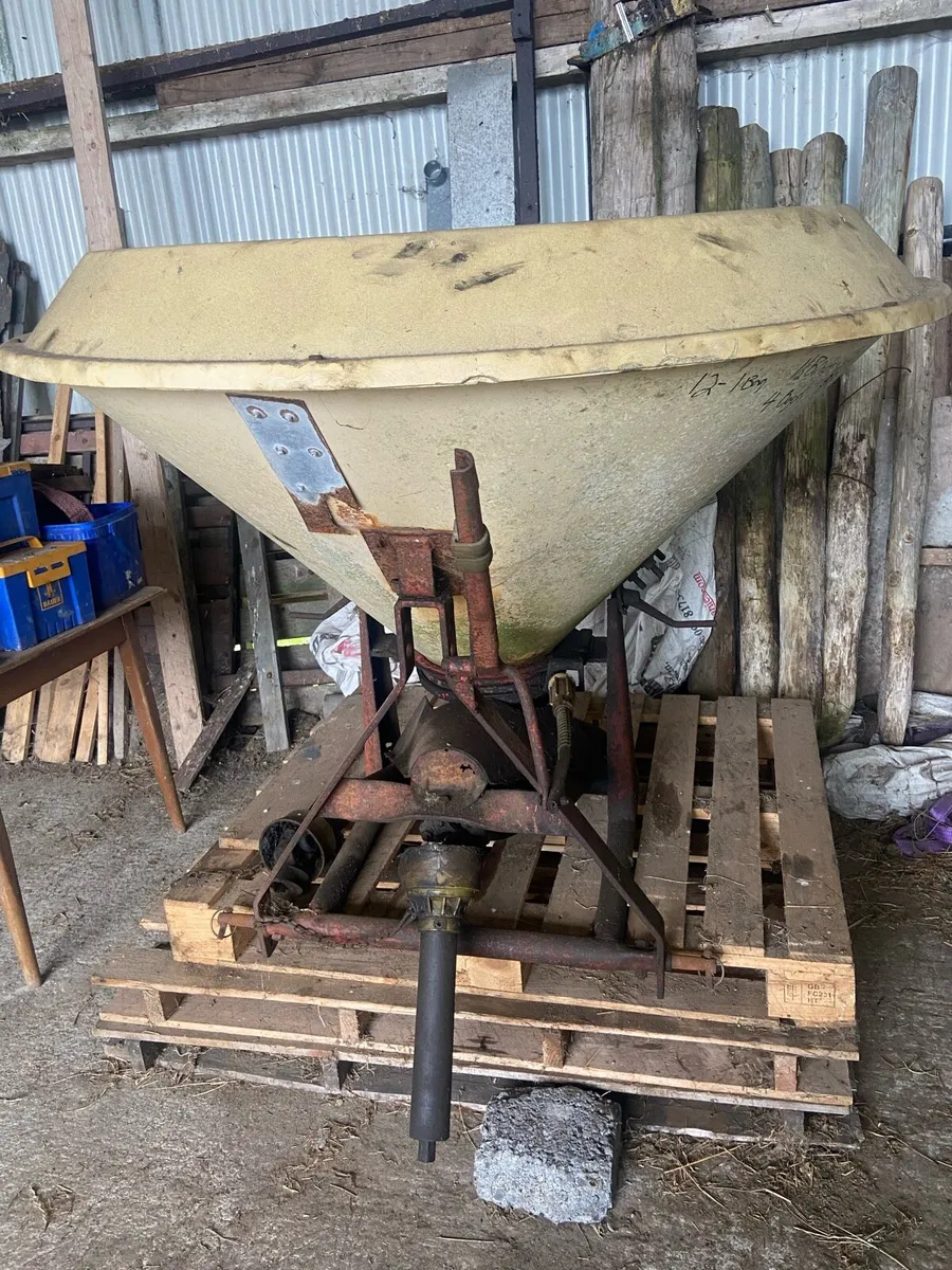 Vicon Fertiliser spreader - Image 1