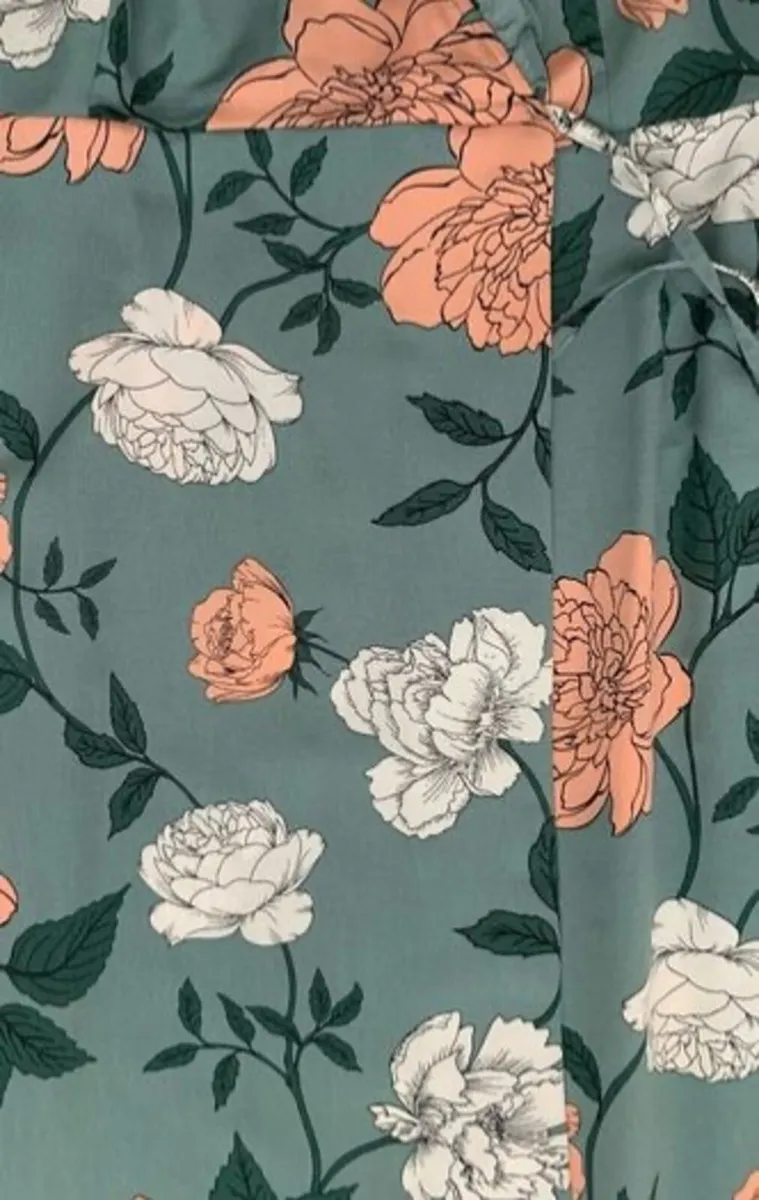 Beautiful Ladies Floral Wrap Dress: Size 10 - Image 3