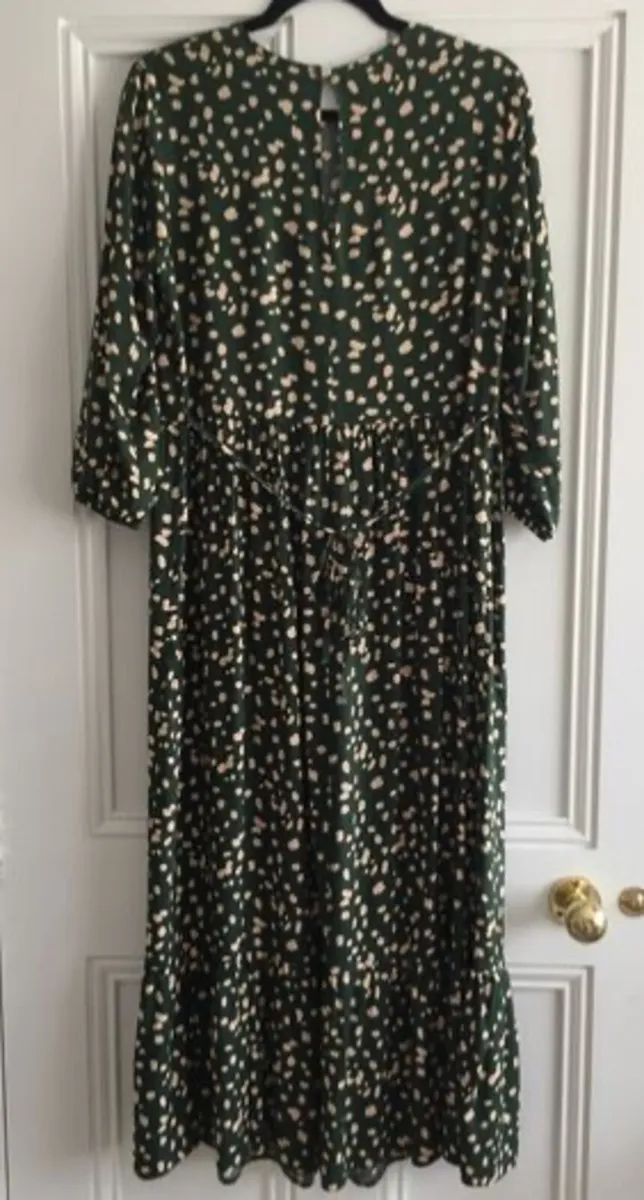Ladies Long Dress: Size 8-10 / 10-12 - Image 2