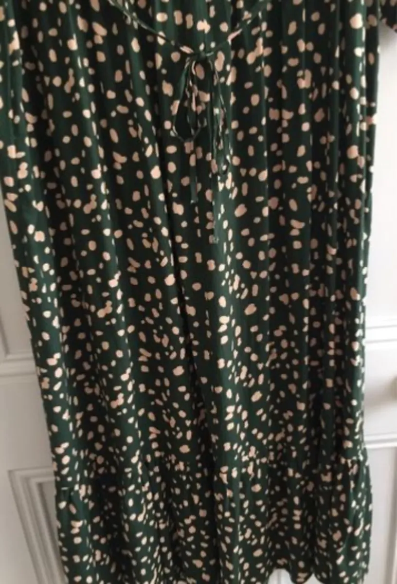 Ladies Long Dress: Size 8-10 / 10-12 - Image 3