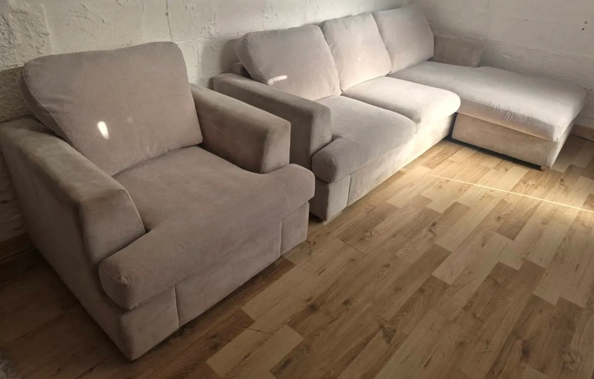 Corner suite ,Dublin Delivery - Image 1