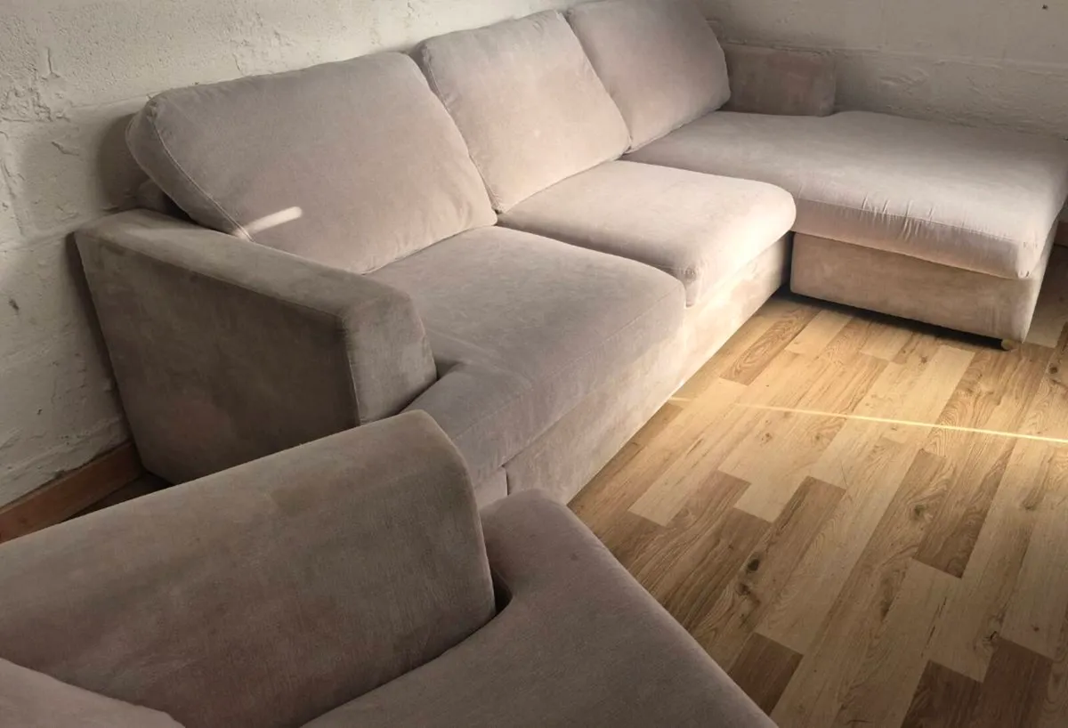 Corner suite ,Dublin Delivery - Image 2