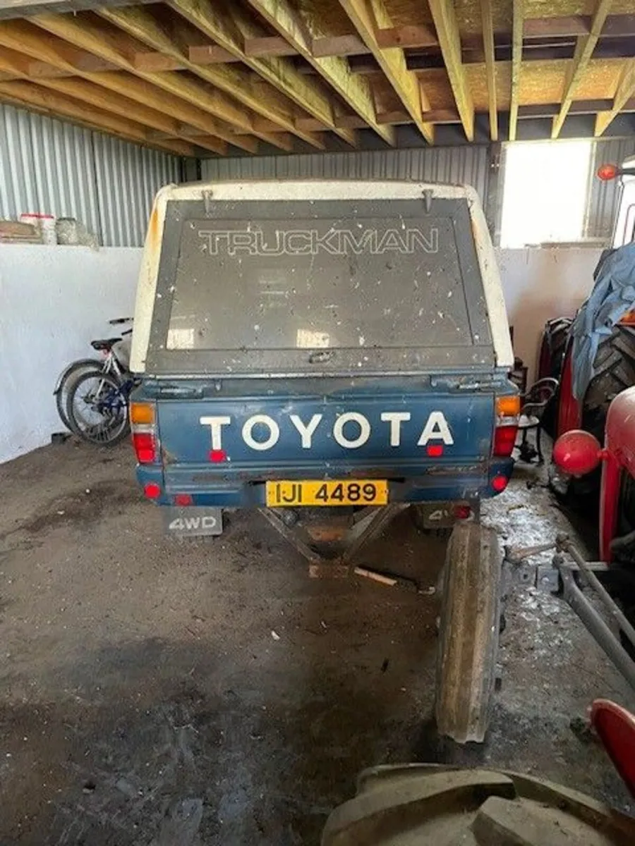 Toyota Hilux 1985 - Image 2