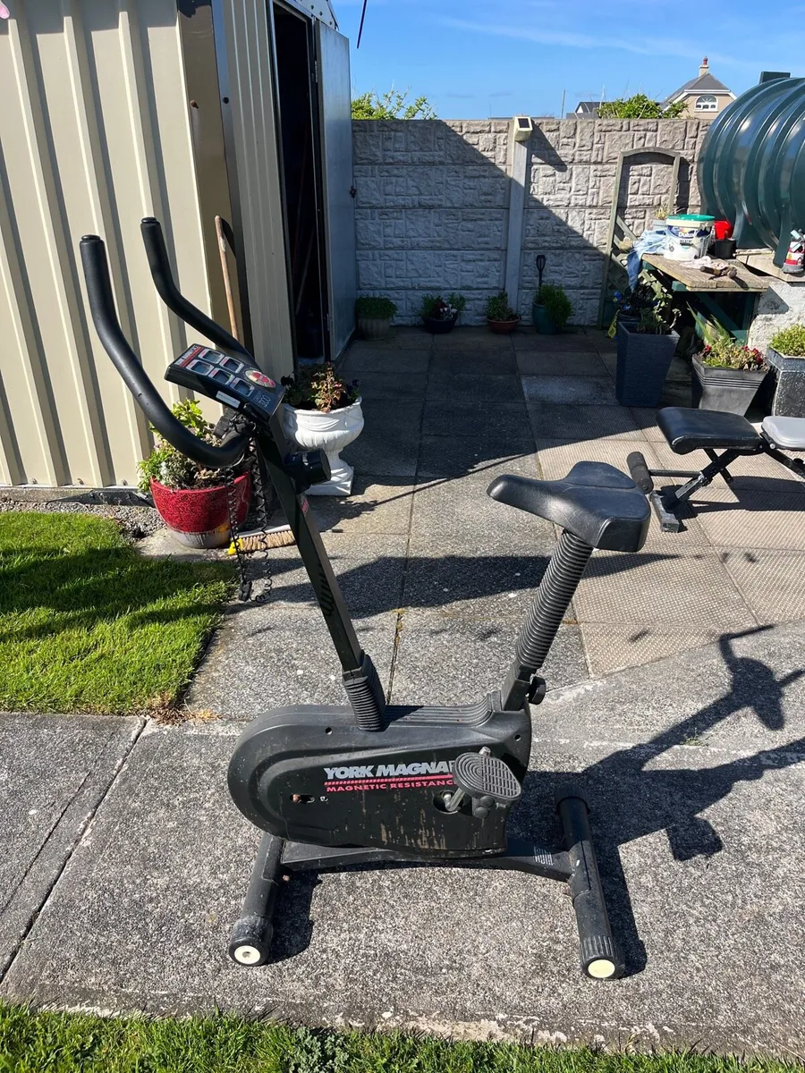 Gym equipment - Image 1