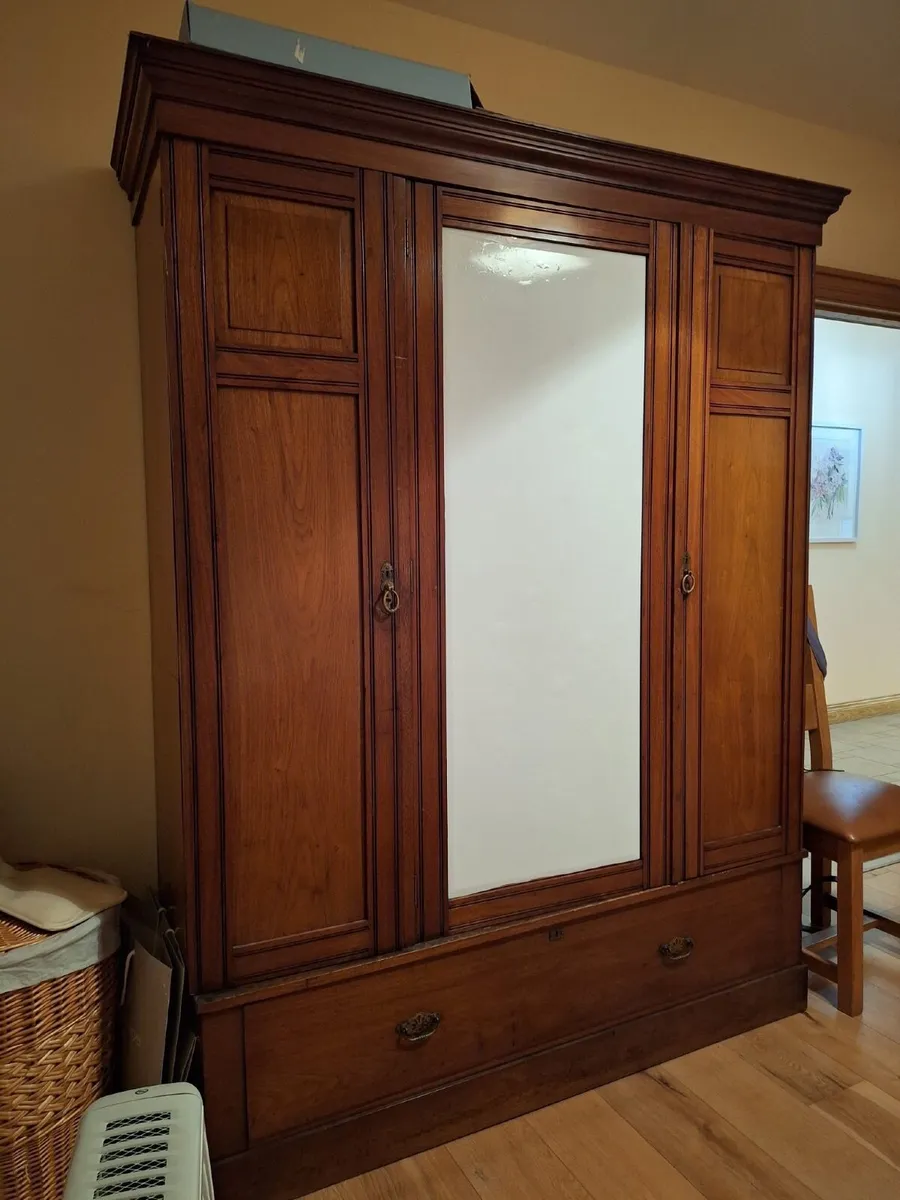 Wardrobe - Image 2