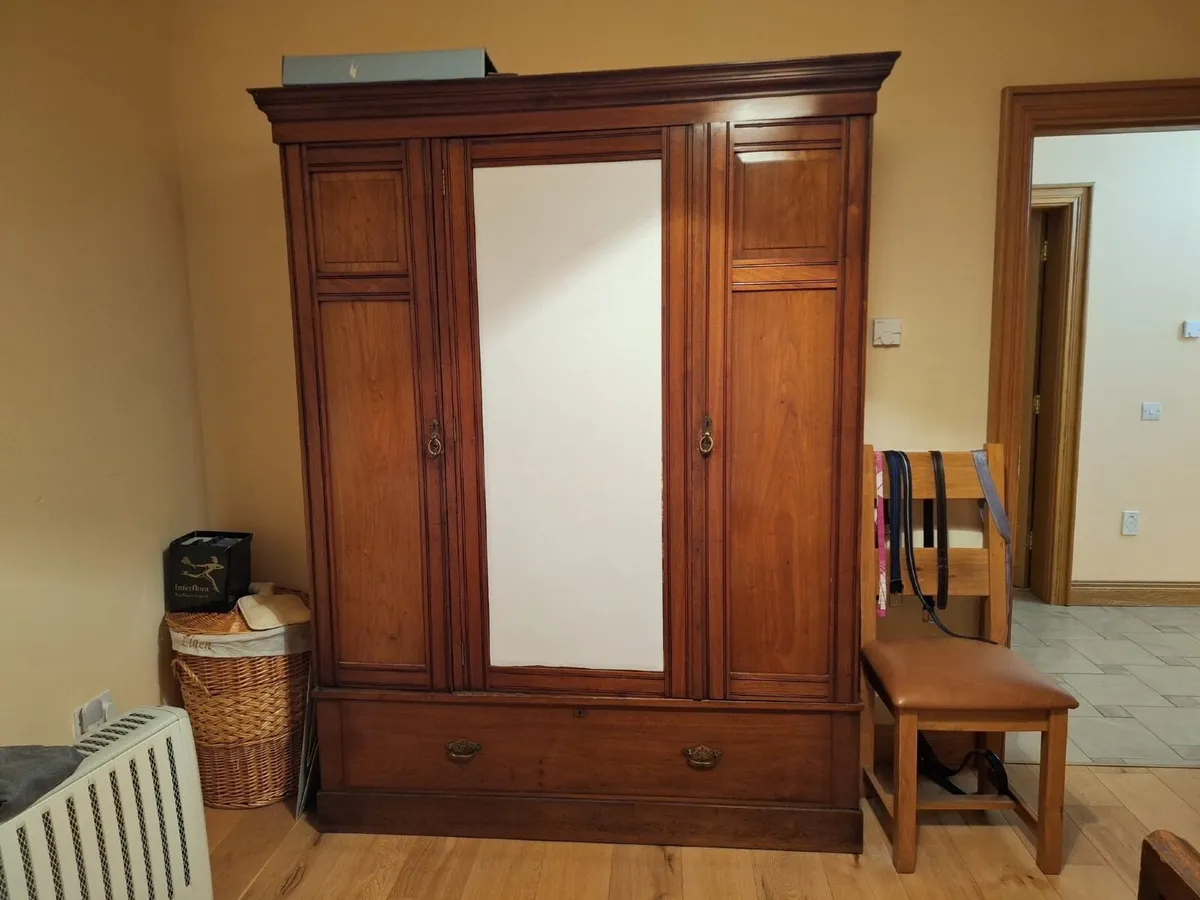 Wardrobe - Image 3