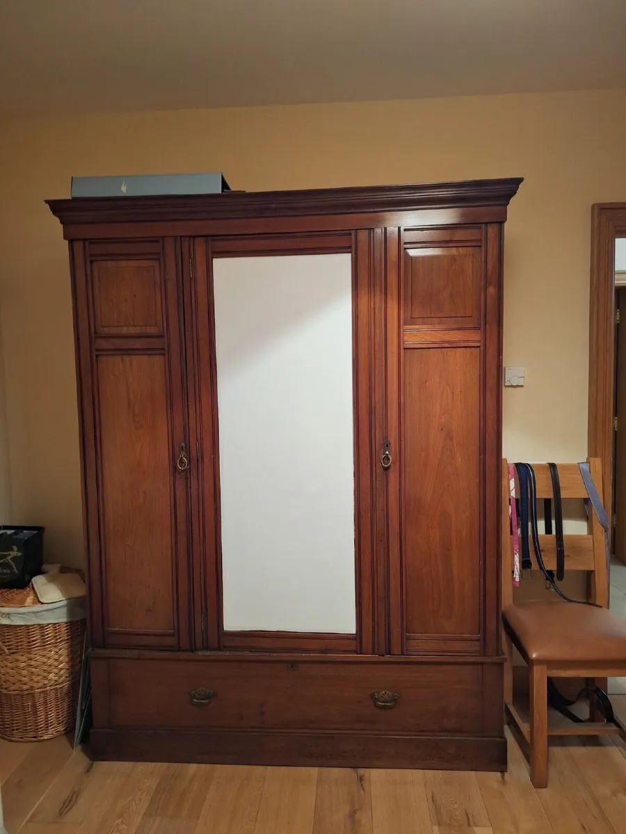 Wardrobe - Image 4