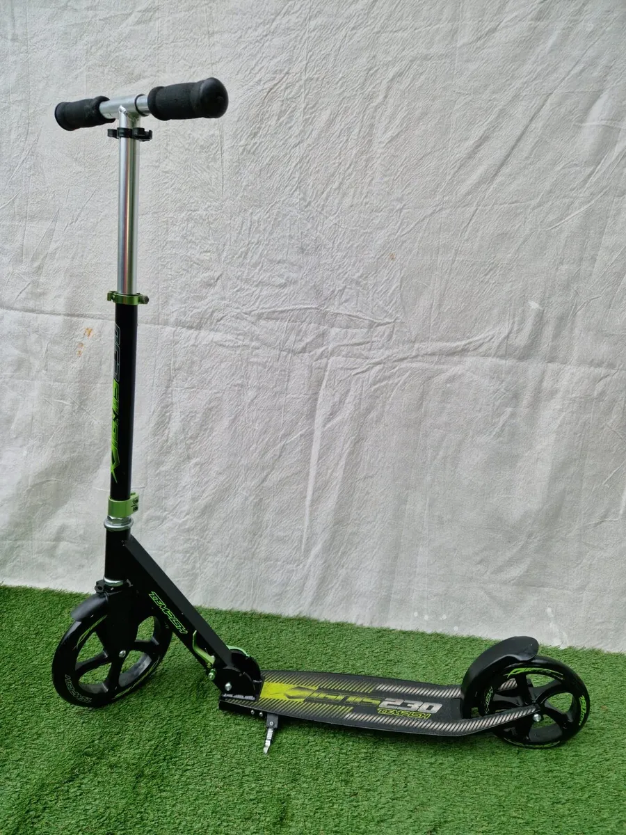 Ignis Tempest Adult Scooter - Image 1