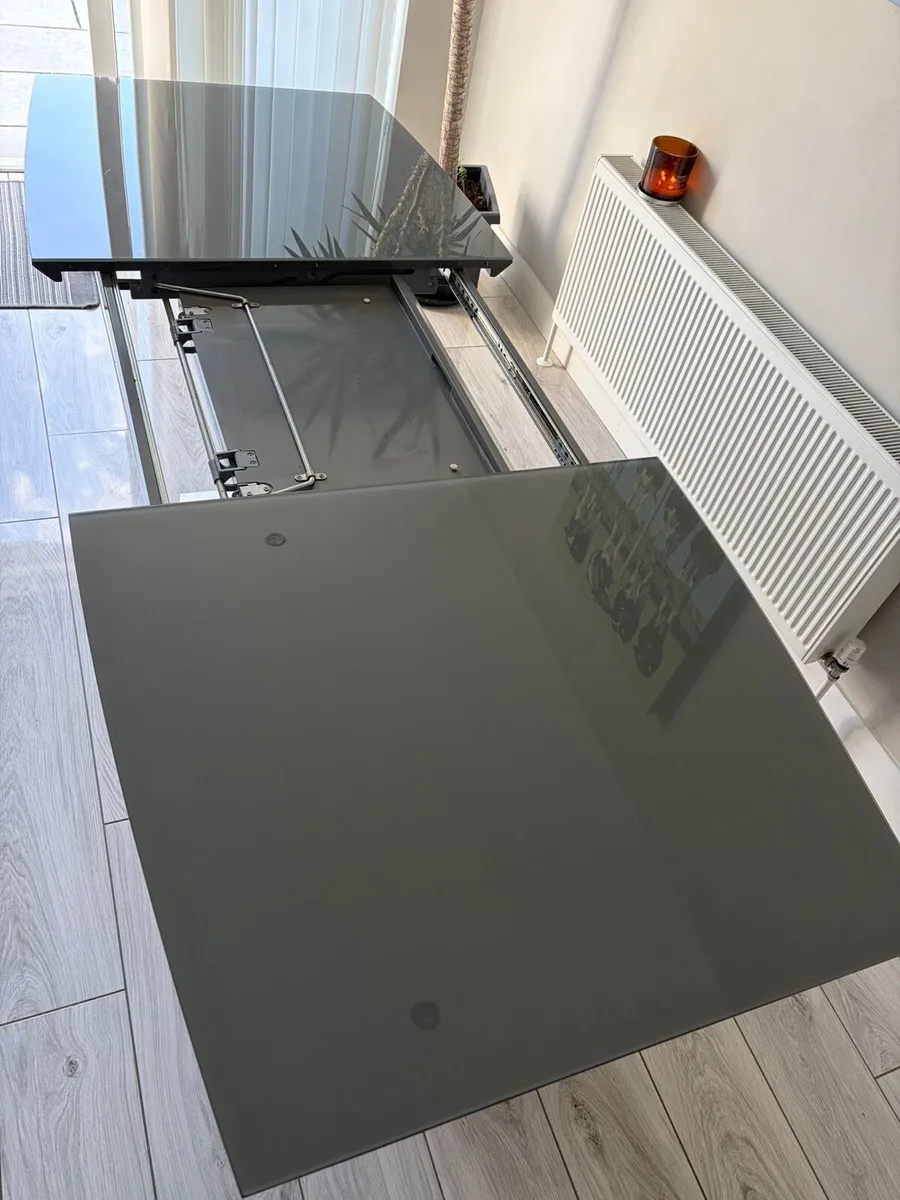 Dining table - Image 2