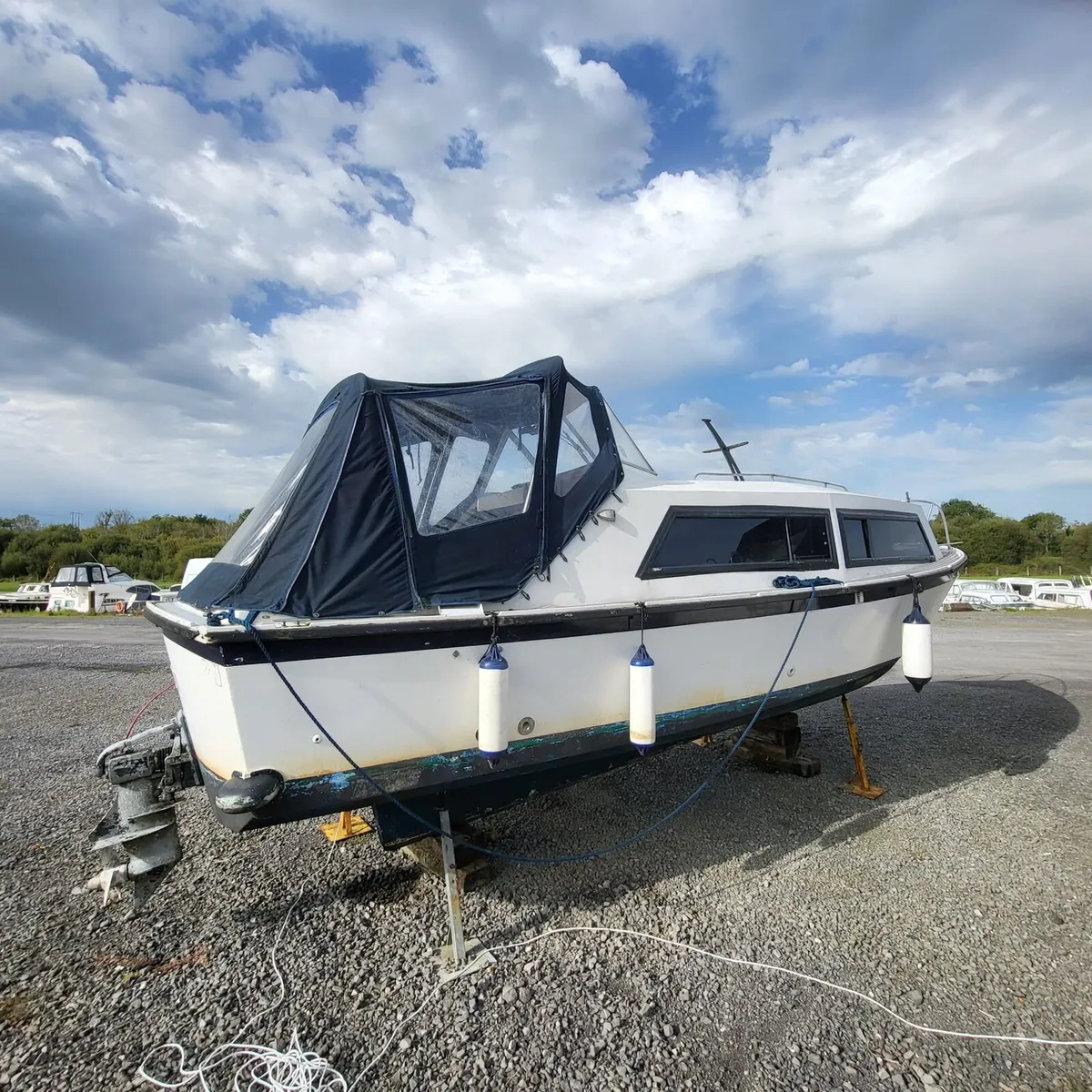 Boats and engine for sale - Image 1