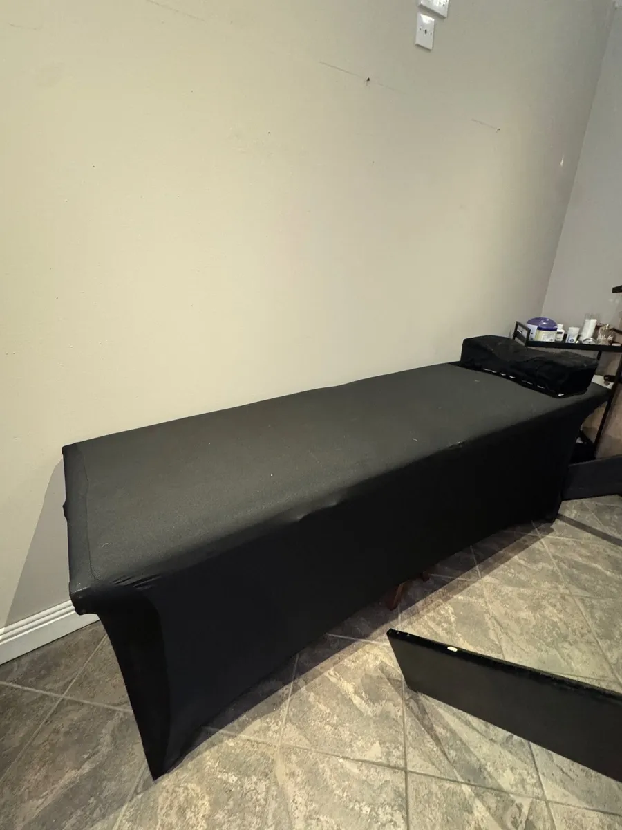 Massage table - Image 1