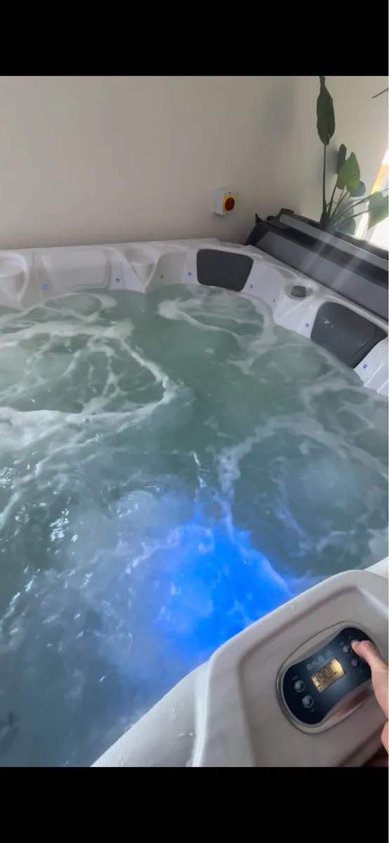 Balboa 6 Person Hot Tub / Jacuzzi - Image 4