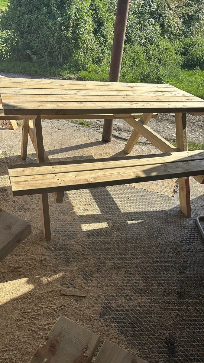 Picnic table - Image 1