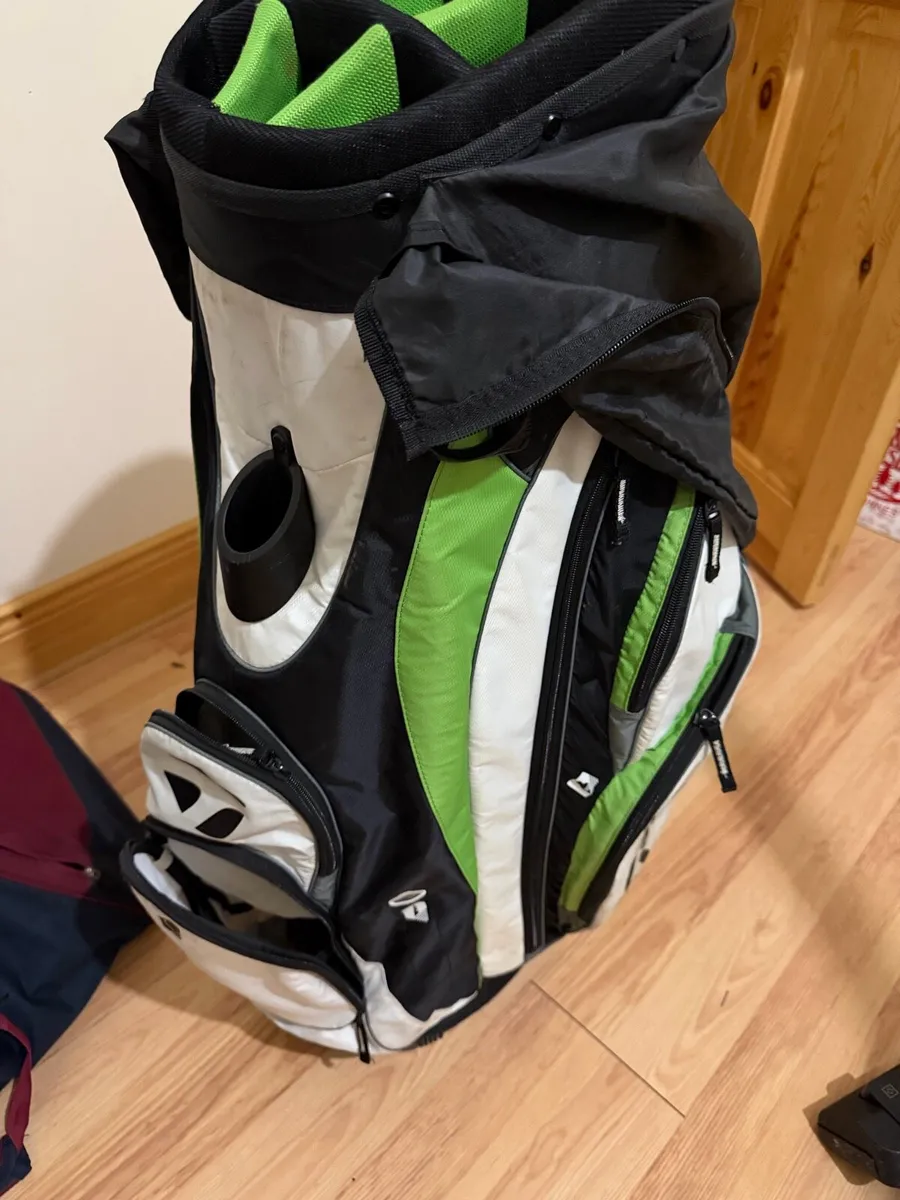 Taylormade Bag & Trolley - Image 1