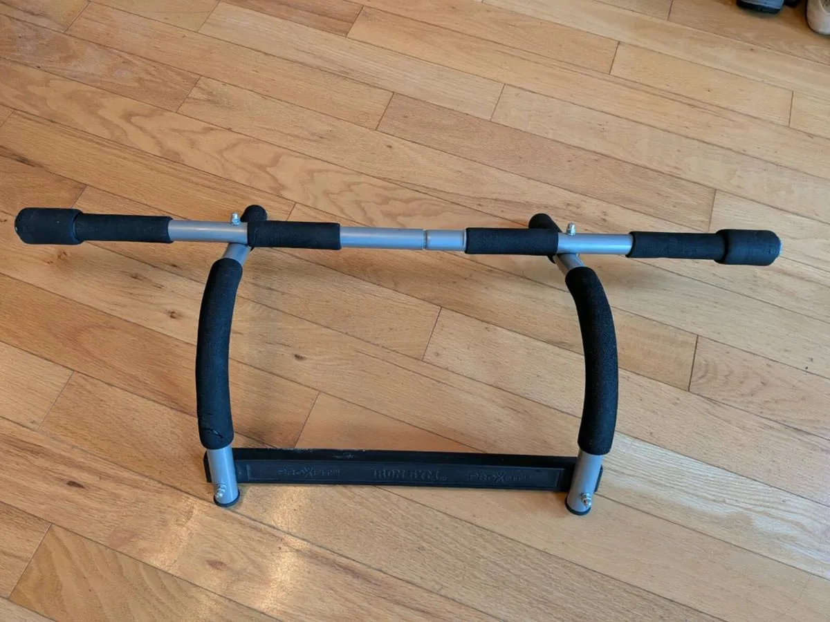 Pull up bar