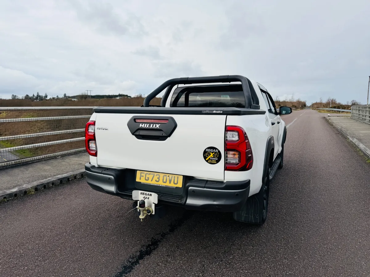 Toyota Hilux 2023 Invincible X - Image 4
