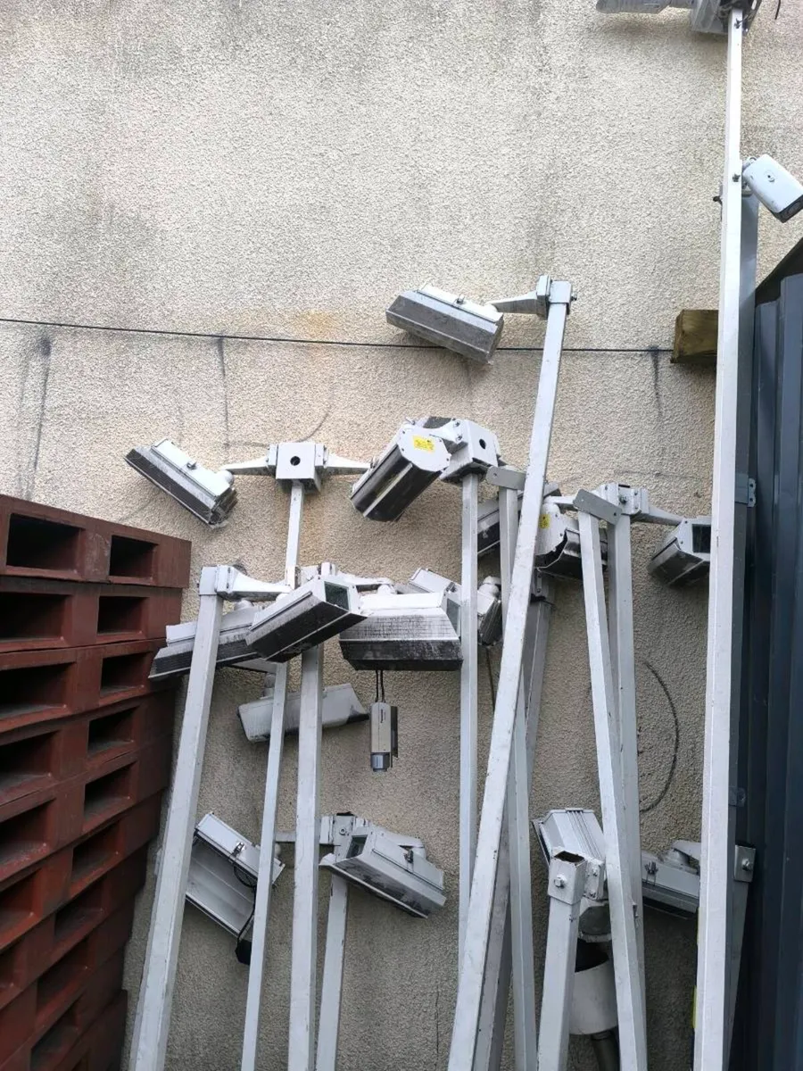 Camera brackets and caseing - Image 1