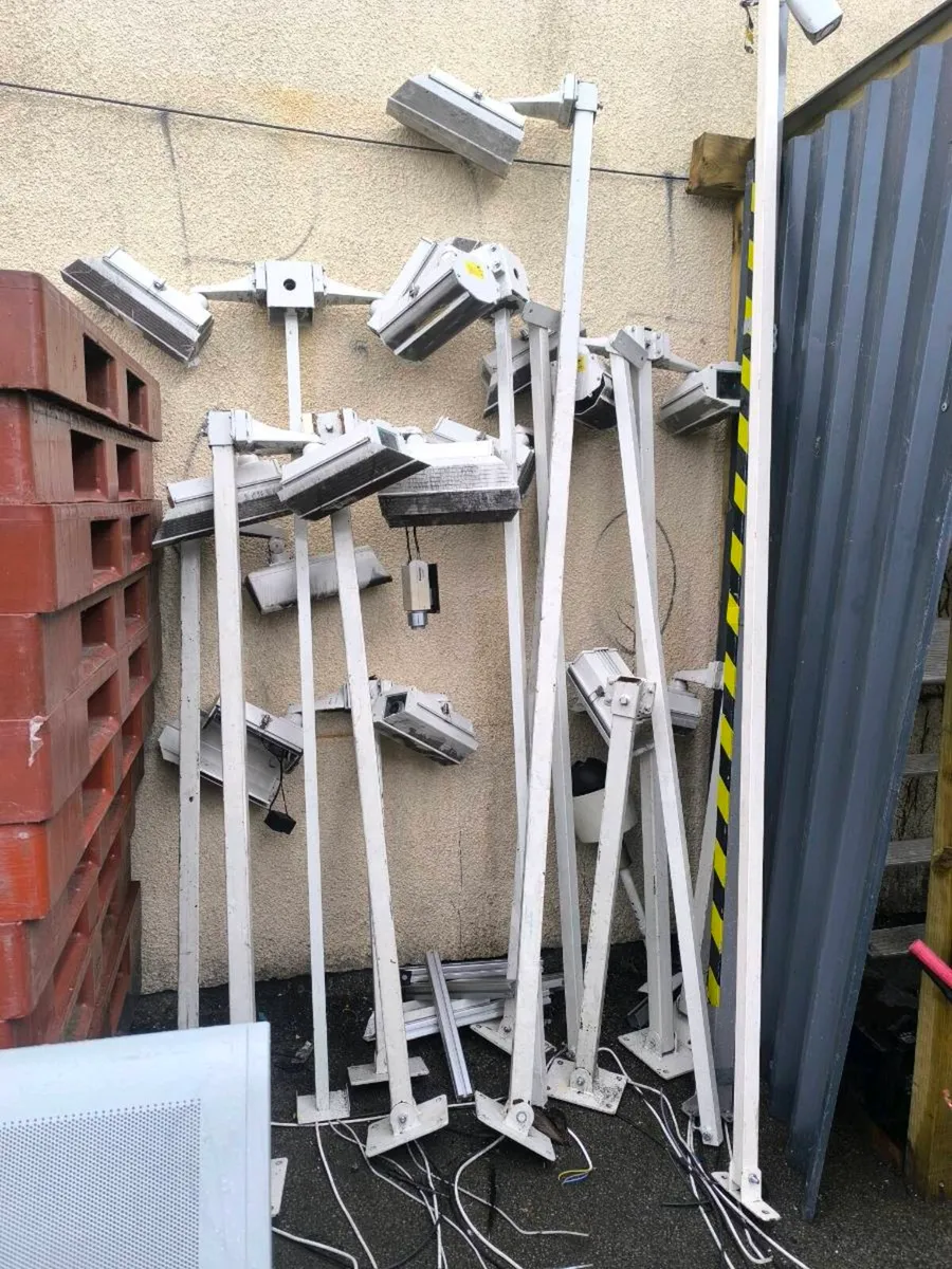 Camera brackets and caseing - Image 2