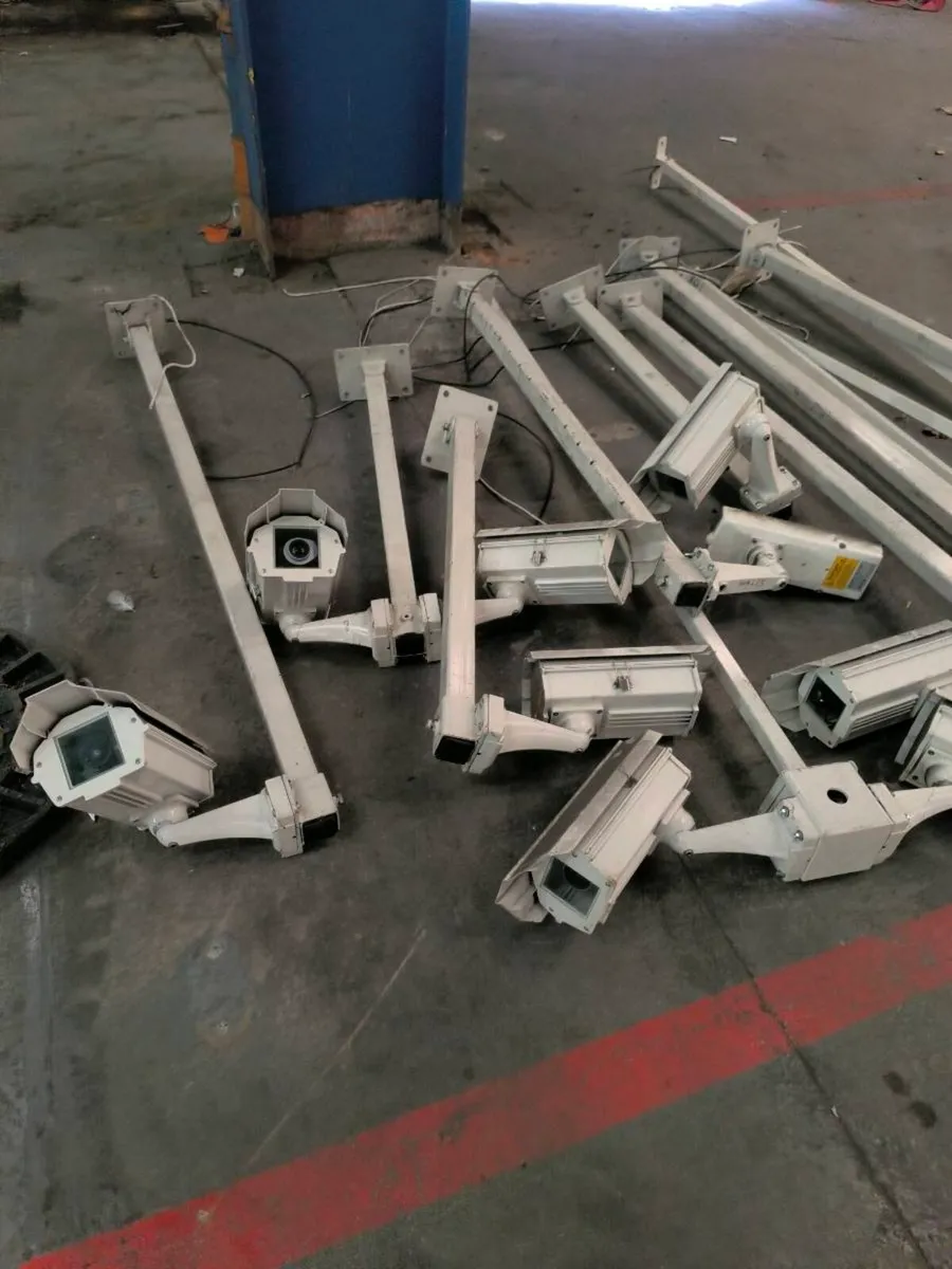 Camera brackets and caseing - Image 3
