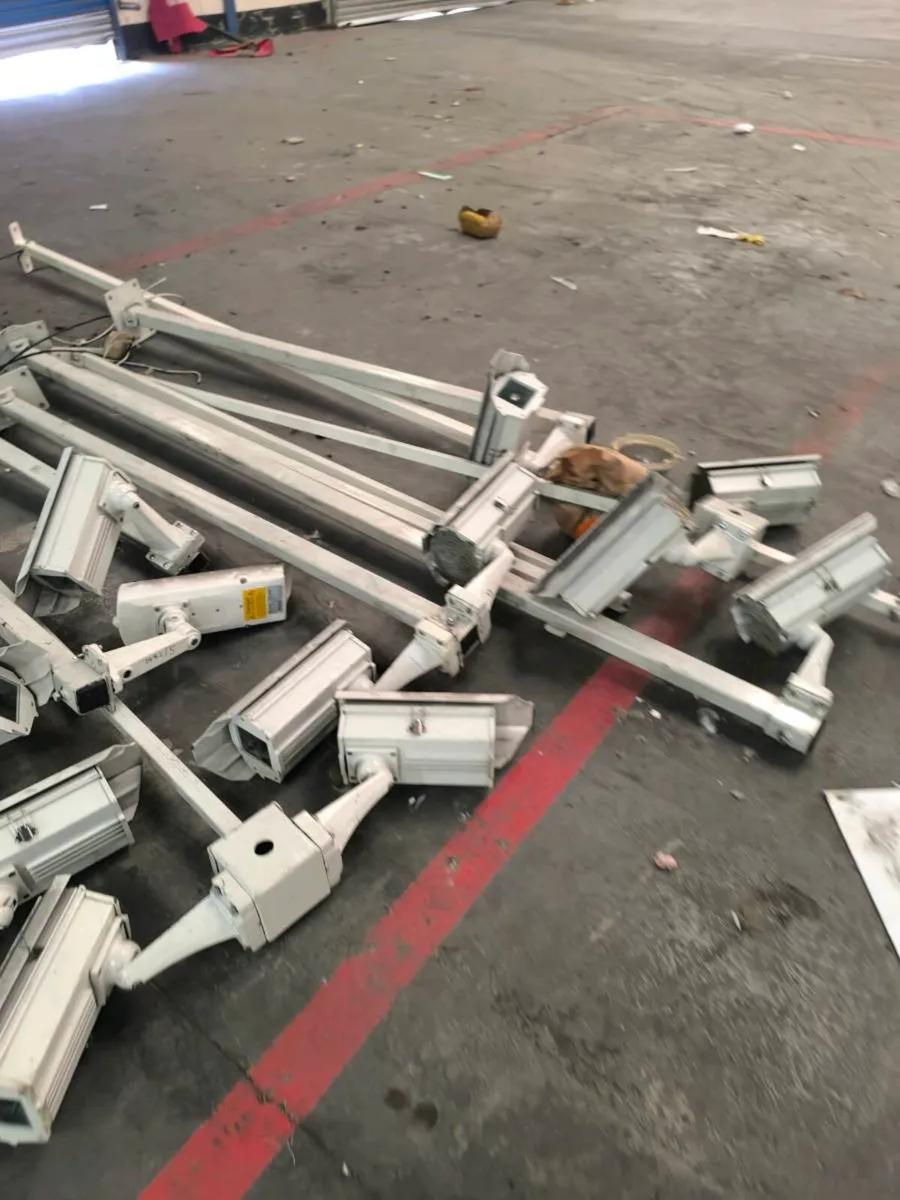 Camera brackets and caseing - Image 4