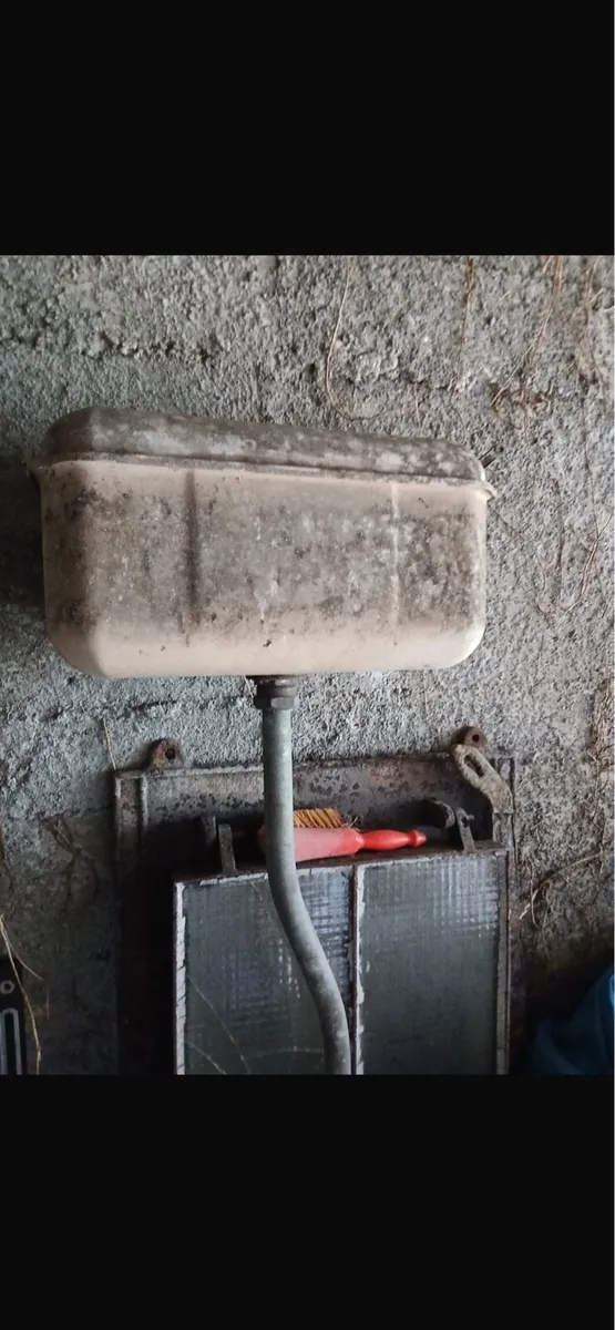 Old antique toilet cistern - Image 1