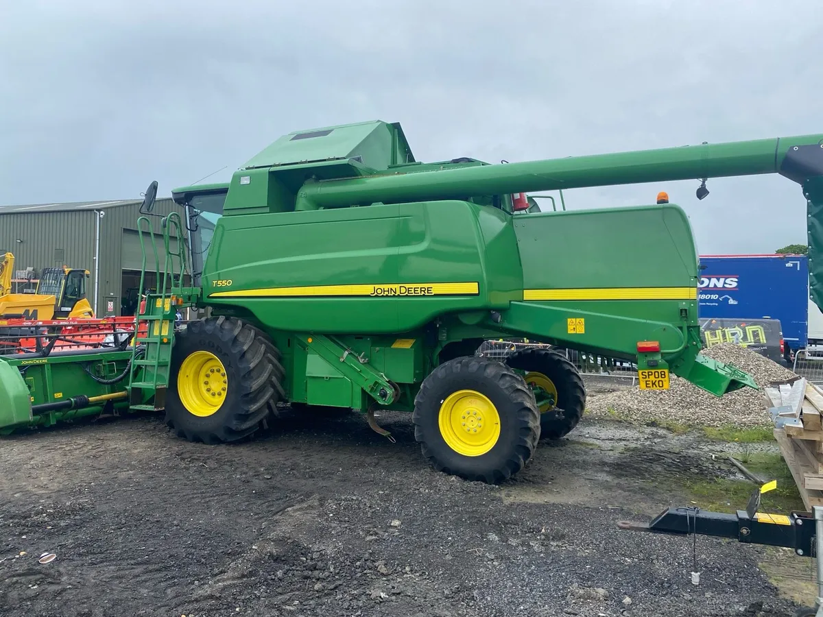 2008 John Deere T550 Combine 890 hours - Image 2