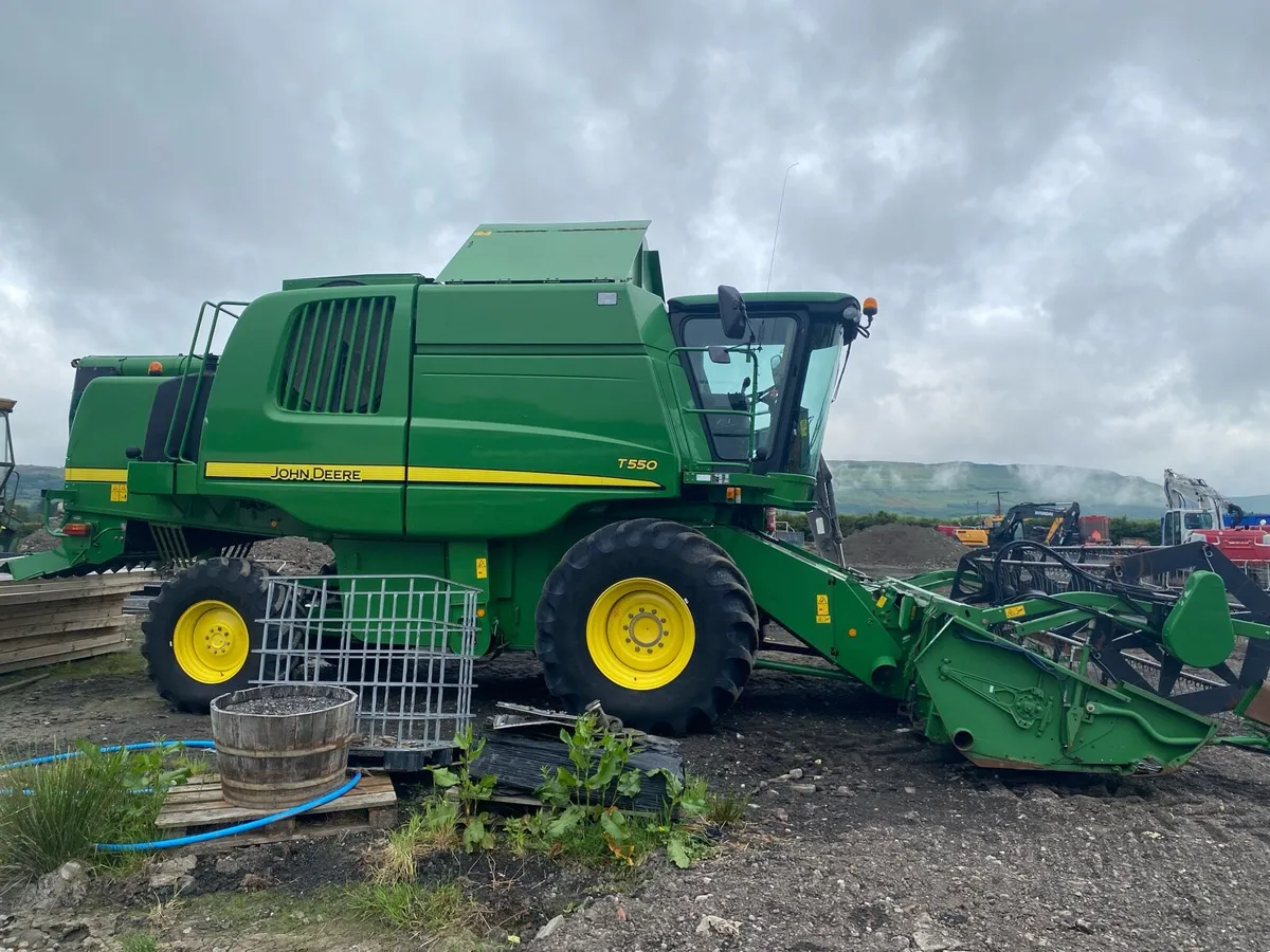 2008 John Deere T550 Combine 890 hours - Image 4