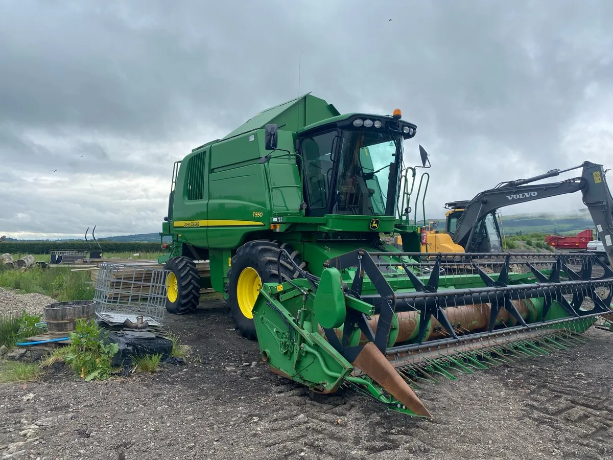 2008 John Deere T550 Combine 890 hours - Image 3