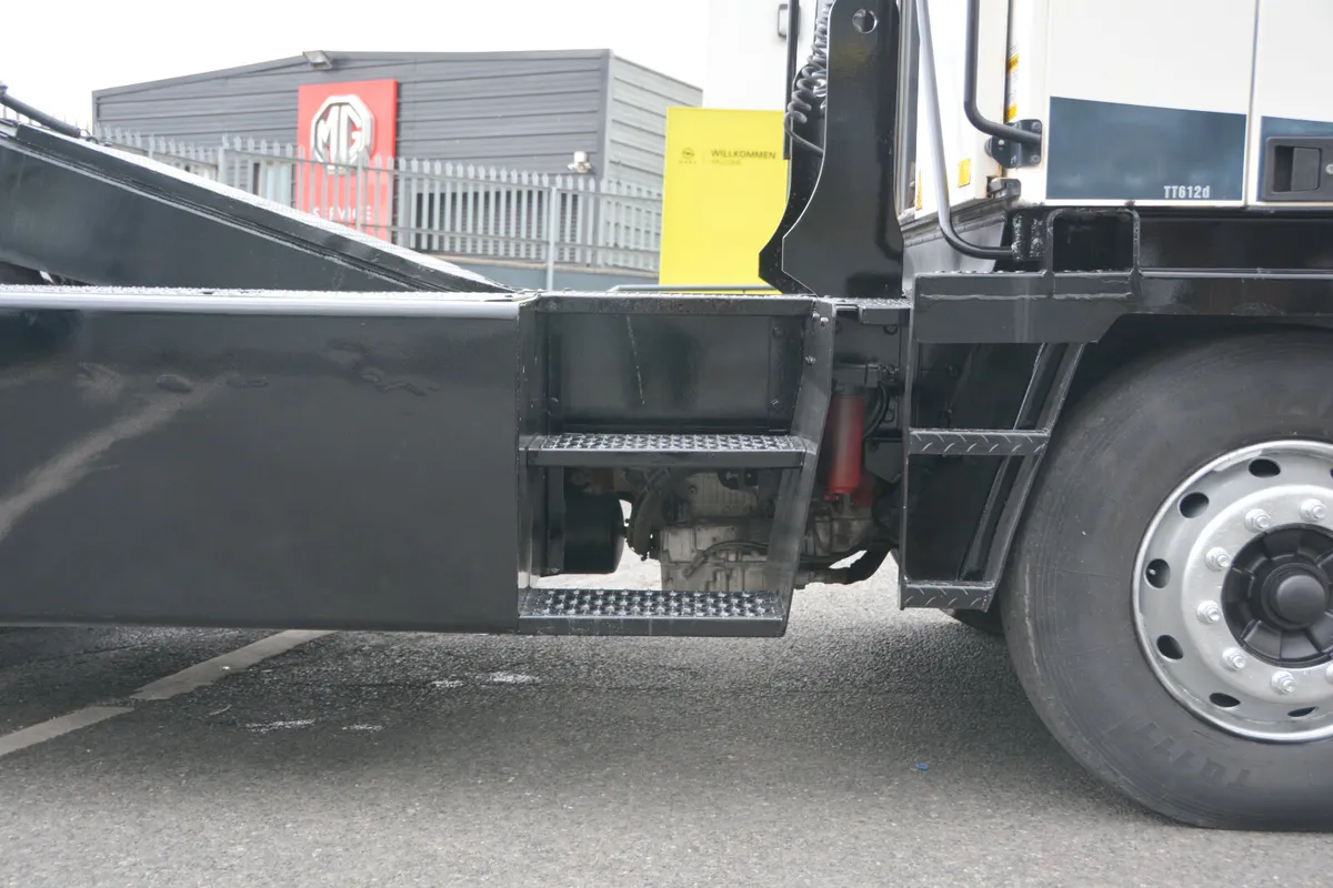 Kalmar Yard Shunter - SAFE SPEEDY Trailer moving - Image 4