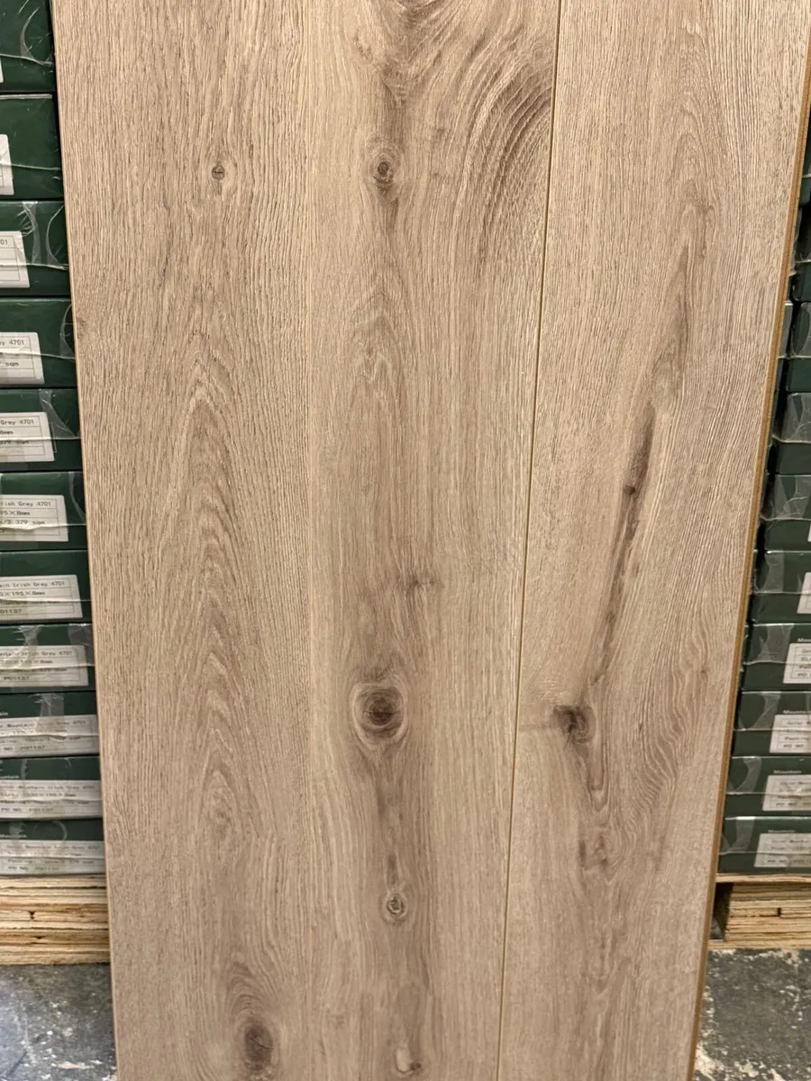 Laminated 8mm flooring - Image 3