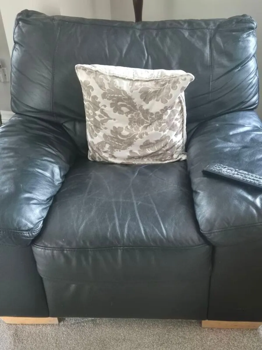 Black leather suite - Image 2