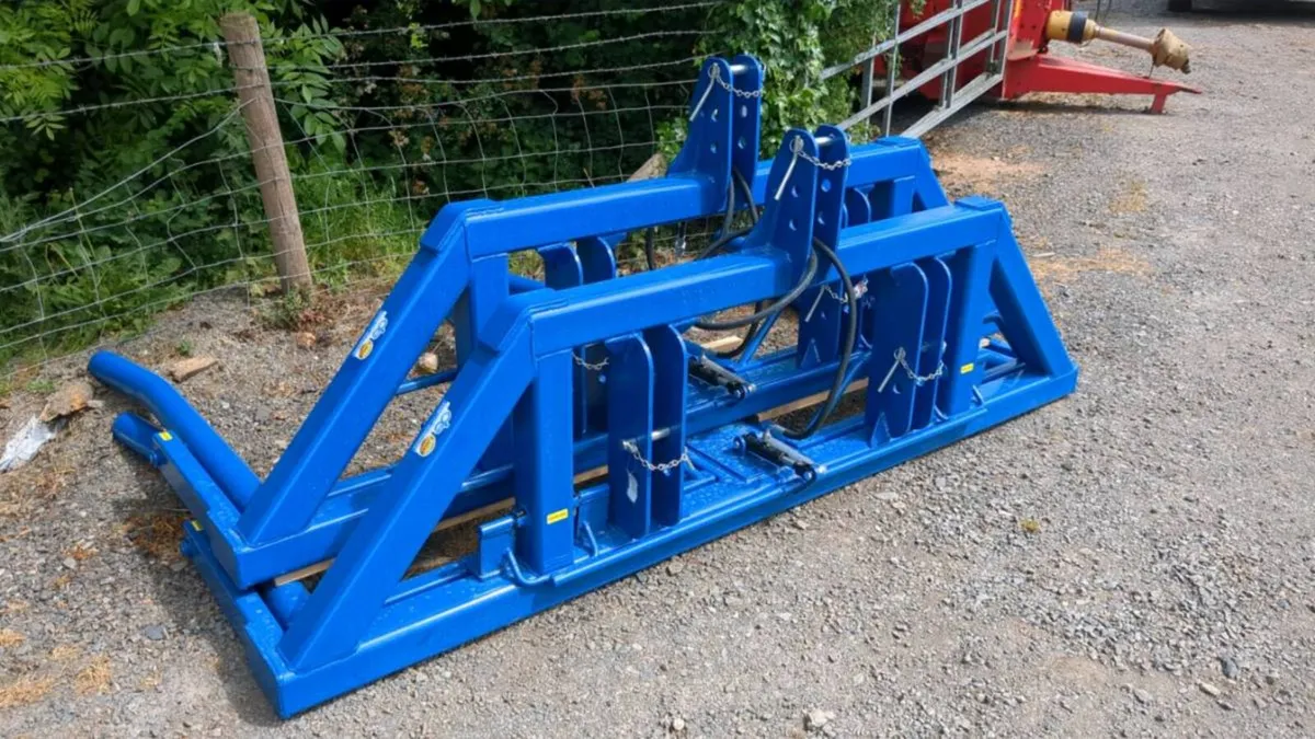 Heavy Duty Bale Lifter - Image 1