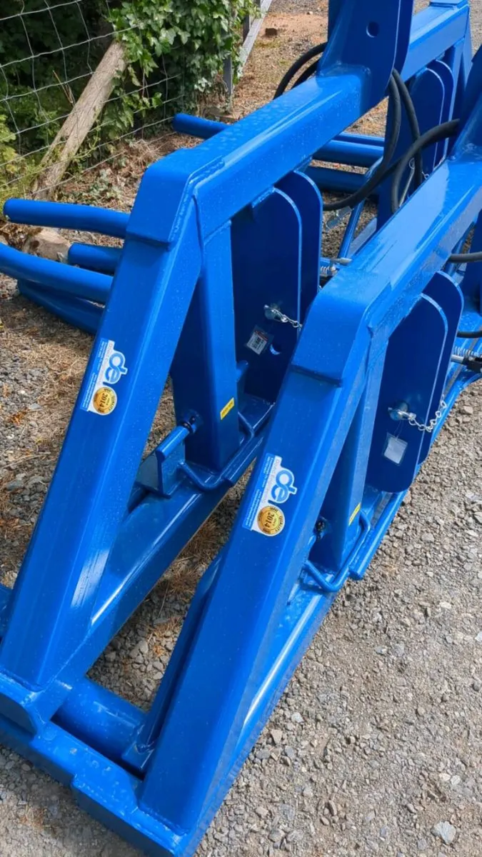 Heavy Duty Bale Lifter - Image 2