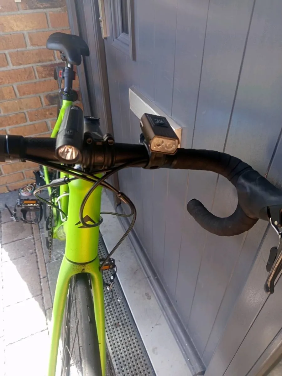Immaculate racer road bike - Image 1