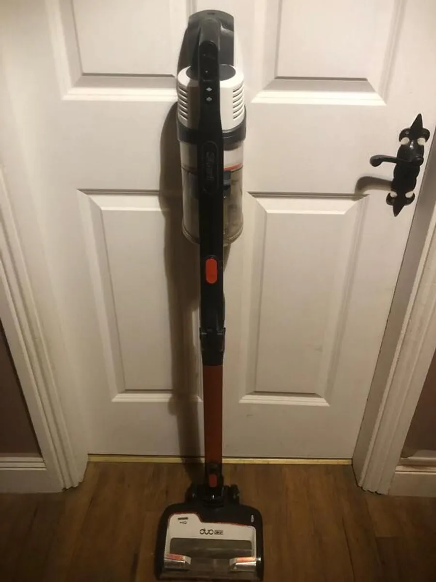 Shark DuoClean Cordless Stick Vacuum Cleaner - Image 1