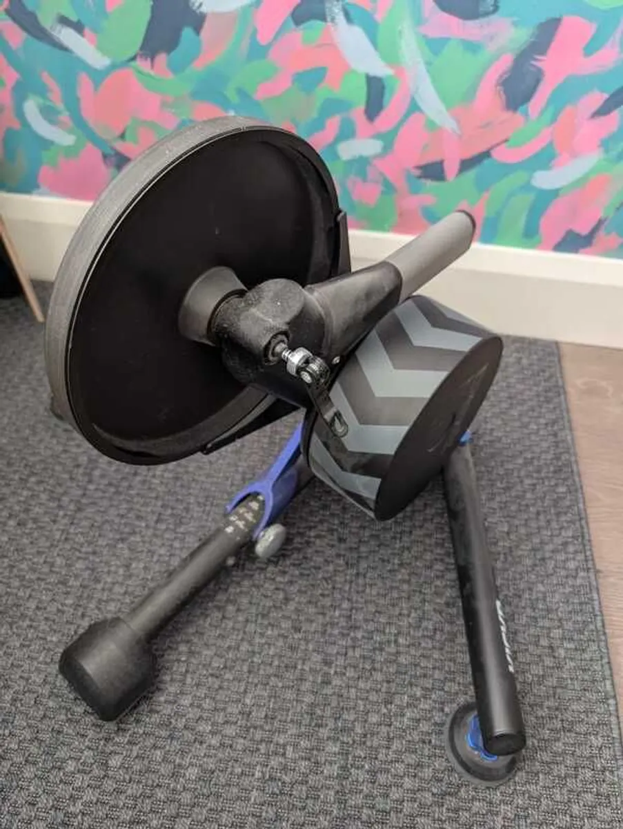 Wahoo KICKR v5 (2020) Smart Trainer + Training mat | Excellent Condition - Image 2