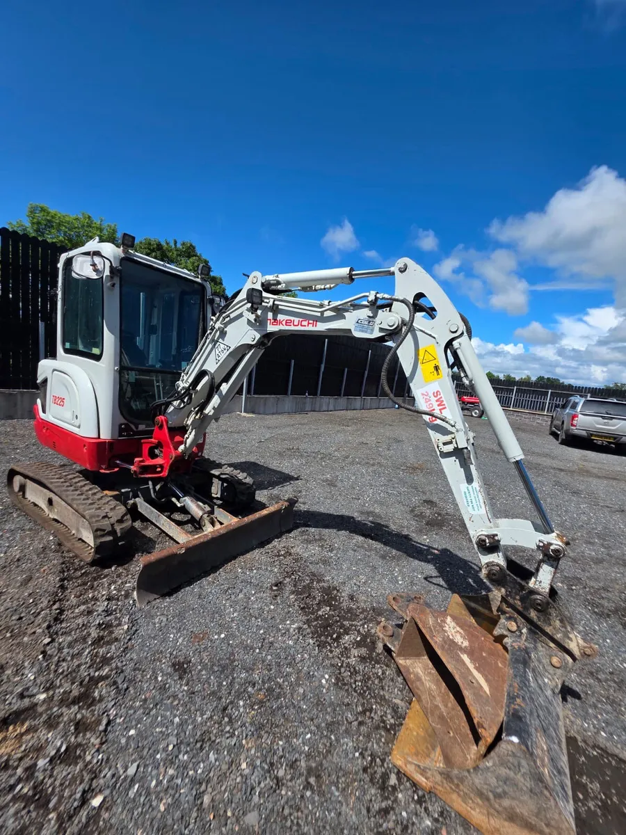 2019 TAKEUCHI TB225 - Image 3