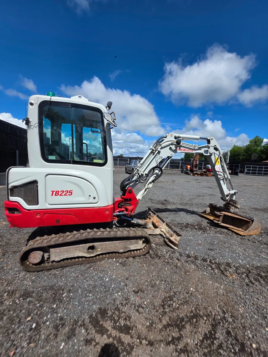 2019 TAKEUCHI TB225 - Image 1