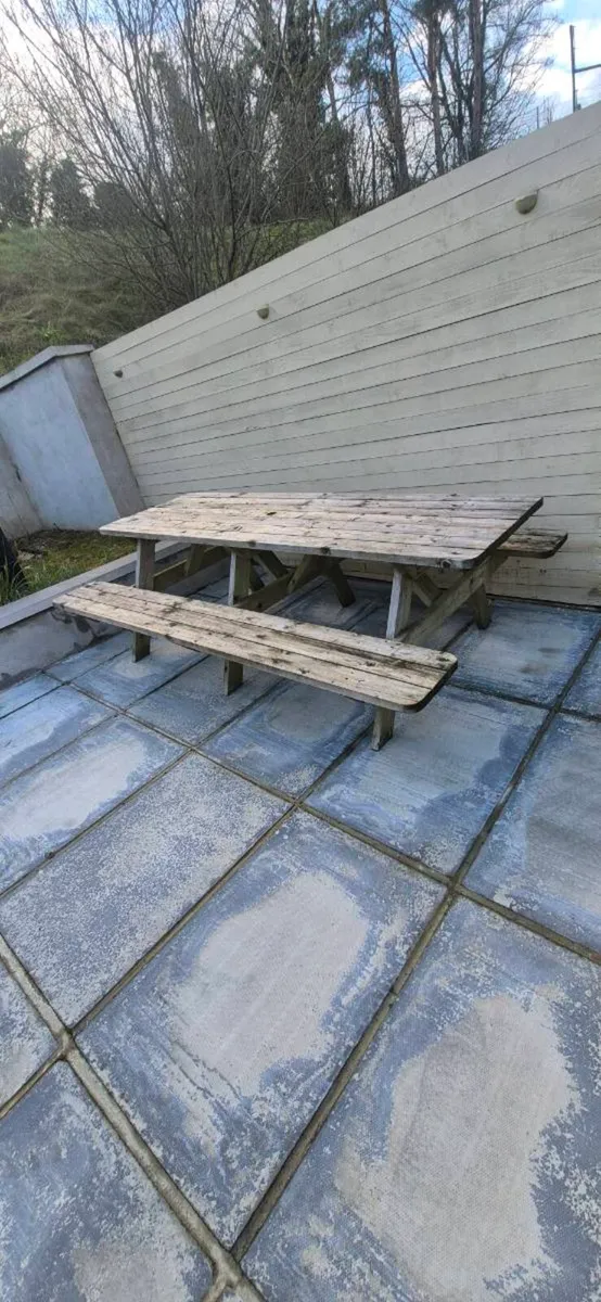 Picnic bench - Image 1