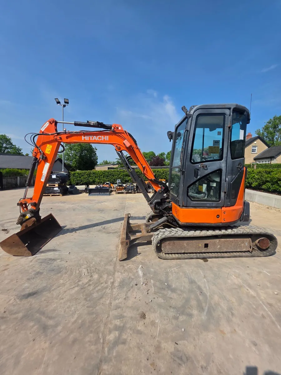 2017 HITACHI ZX33U-5A - Image 4