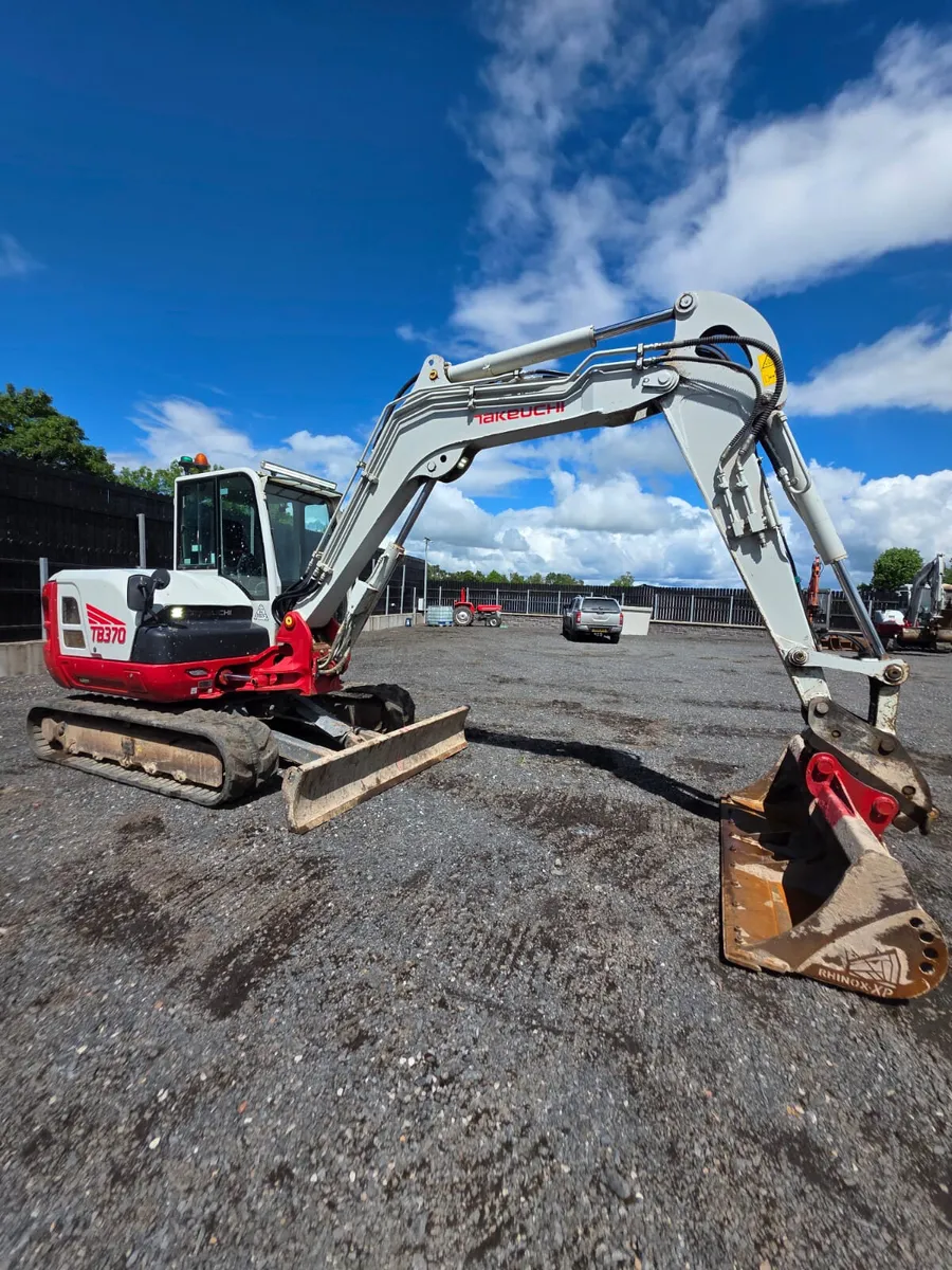 2021 TAKEUCHI TB370 - Image 2
