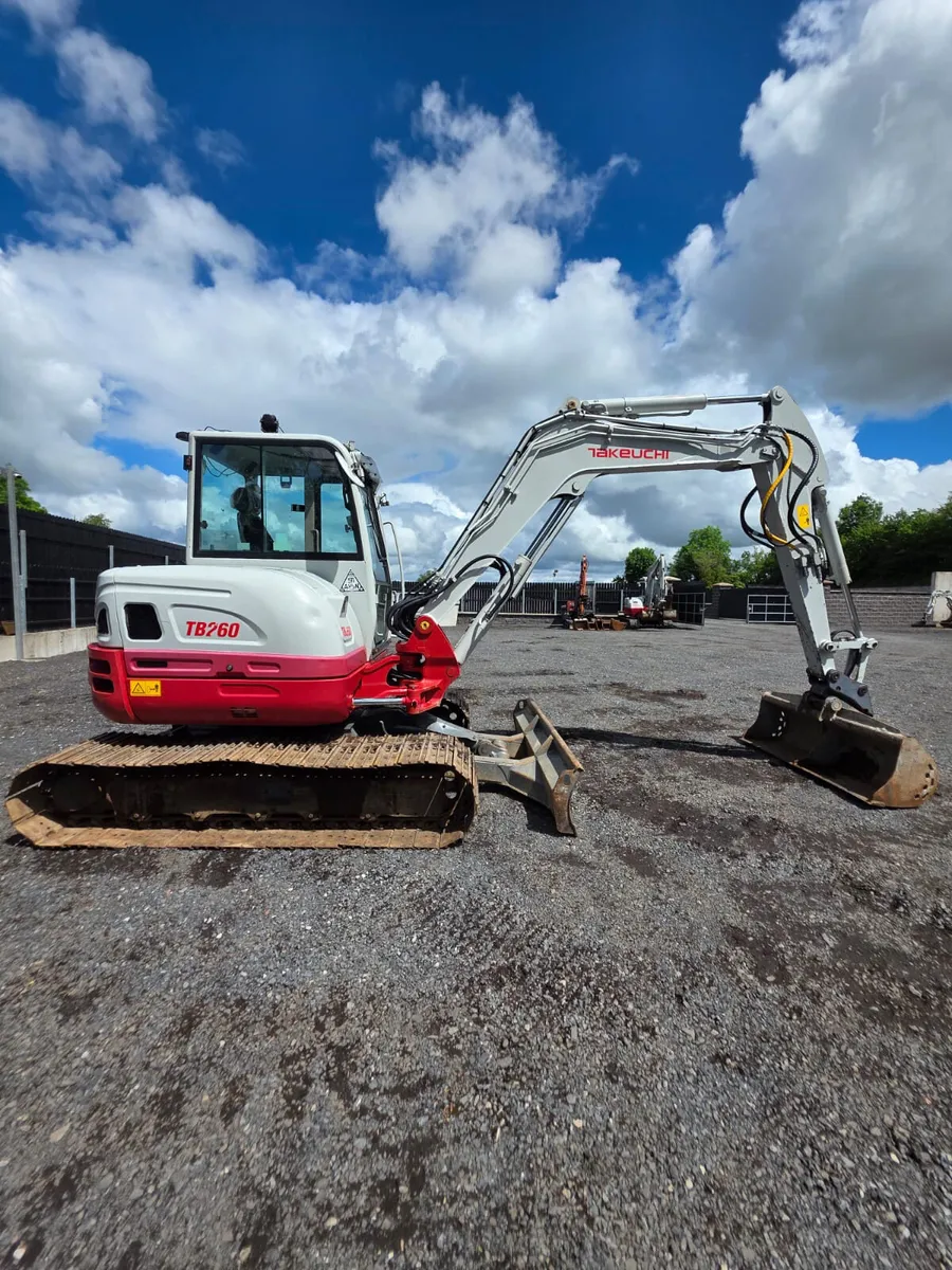 2020 TAKEUCHI TB260 **WIDE STEEL PADS** - Image 2
