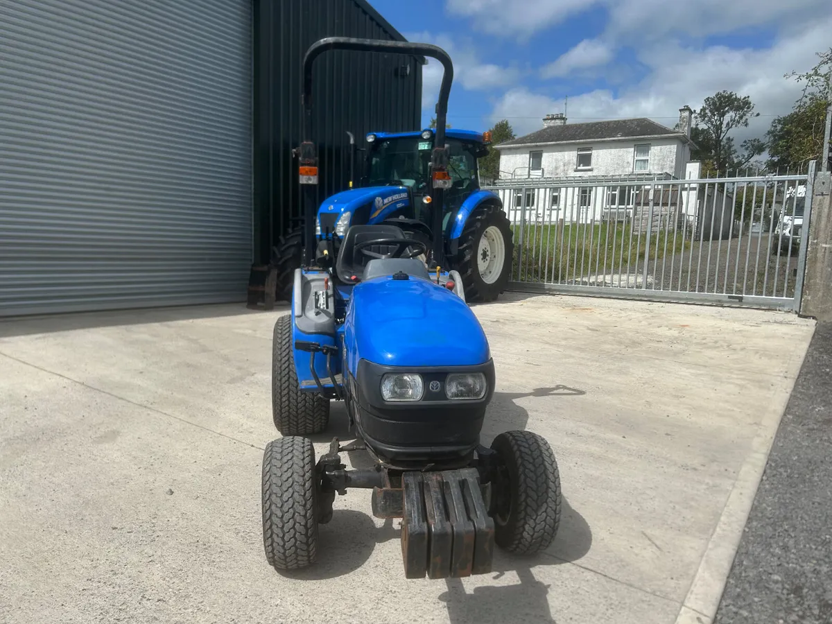 2004 New Holland TC21 Compact Tractor - Image 2