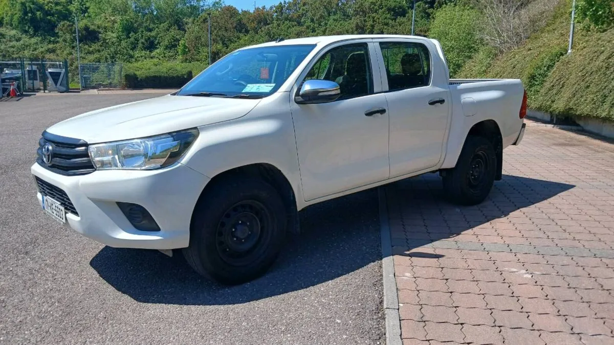 171 Toyota hilux crewcab 4x4 - Image 2