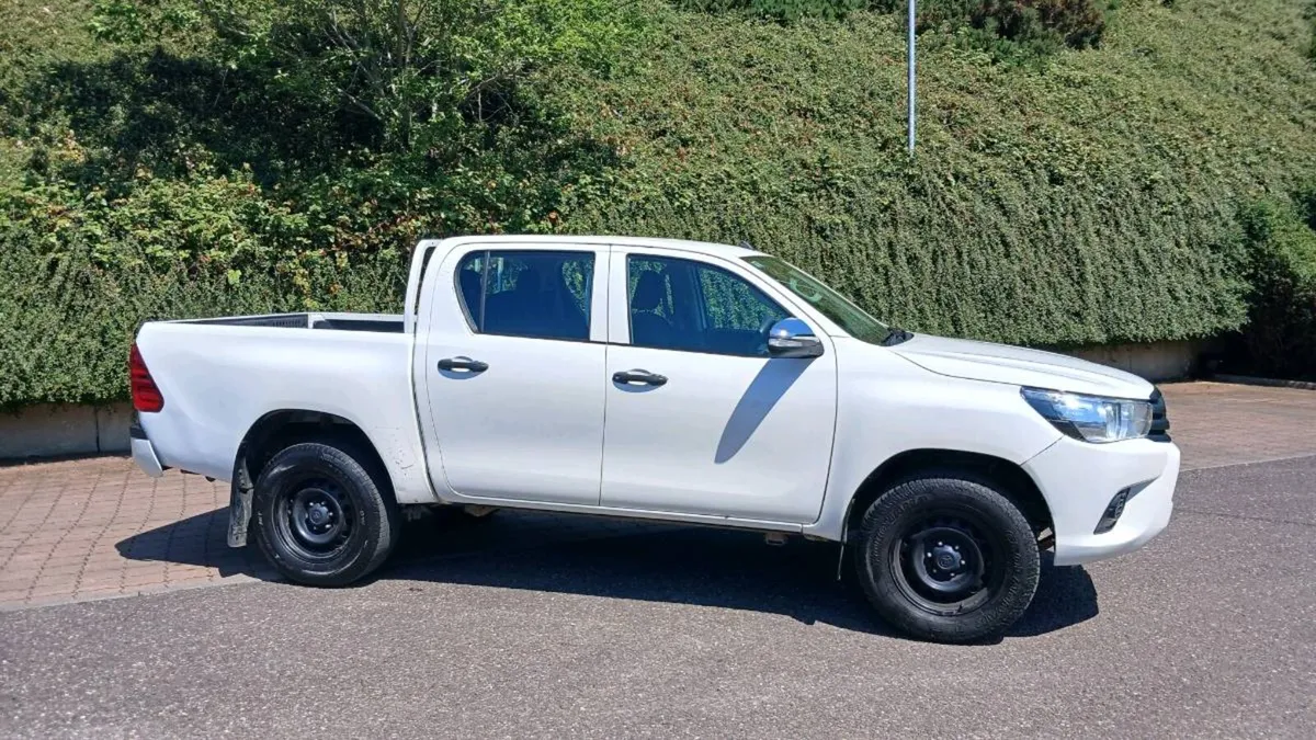 171 Toyota hilux crewcab 4x4 - Image 3
