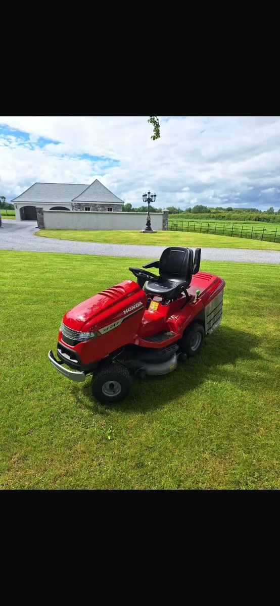 Ride on lawn mower - Image 1