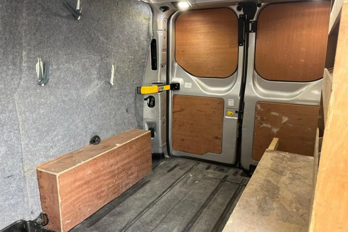 Ford Transit Custom SPORT - Image 4